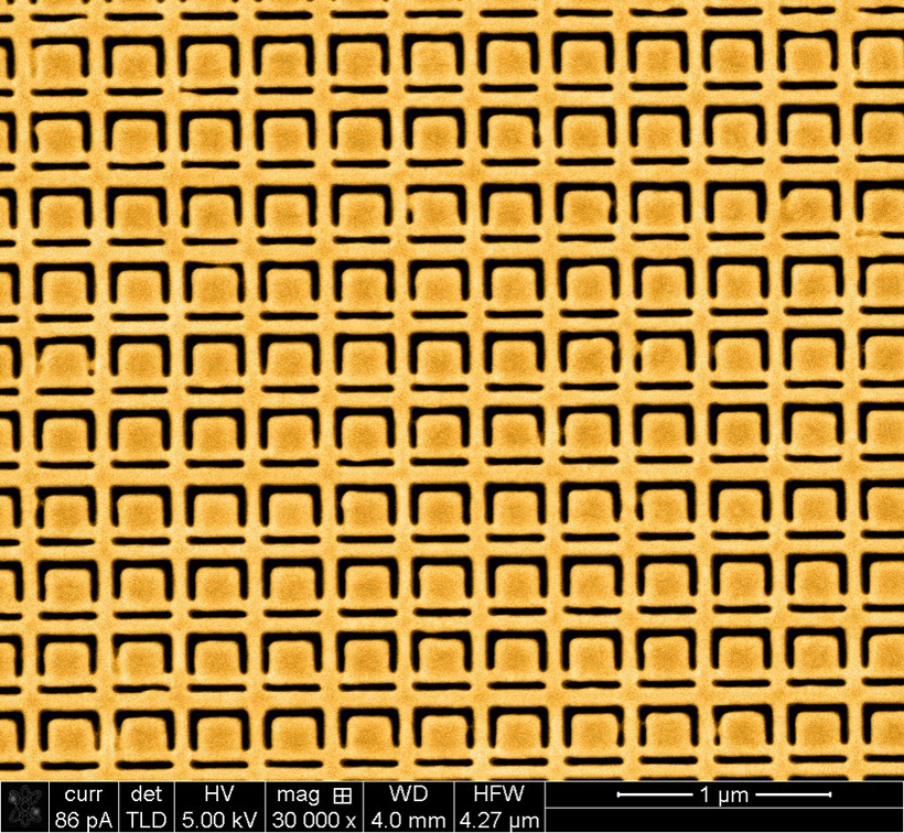 This gold metamaterial nanostructure is a nanoscale version of the structure described by the University of Southampton researchers in Applied Physics Letters, and it exhibits large specular optical activity for oblique incidence illumination with light (rather than specular optical activity for microwaves).