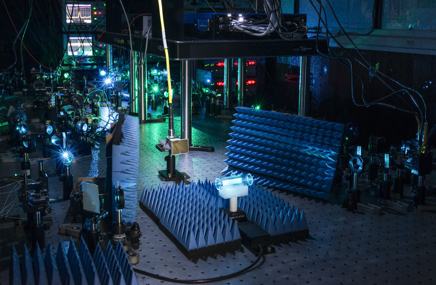 This figure shows a typical experimental setup when performing the atom-based SI traceable electric field measurement. In this setup, the vapor-cell is confined to the optical table. Credit: NIST