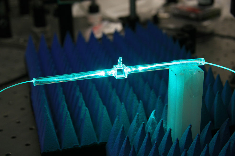 Photo of the first fiber-coupled vapor-cell for electrical field measurements. The fiber-coupled sensor head (i.e., the vapor cell) can be moved off the optical table for ease of operation, which is useful in field-strength measurements, and for near-field and sub-wavelength imaging applications. Credit: NIST