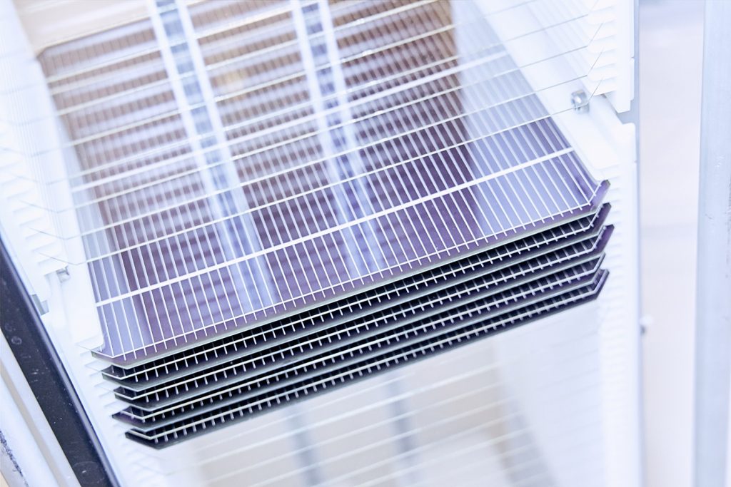 A perovskite-on-silicon tandem solar cell CREDIT: Oxford PV 