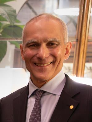 Cropped image of Moungi Bawendi at the 2023 reception of the US Nobel laureates at the embassy of the United States in Sweden