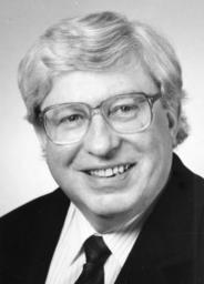Portrait of Gerhard Ertl – from the American Vacuum Society, courtesy AIP Emilio Segrè Visual Archives